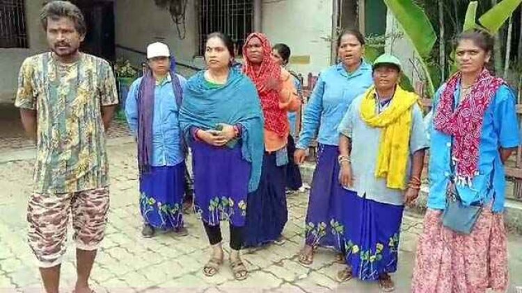 स्वच्छता दीदियों ने ठेकेदार पर लगाया प्रताड़ना का आरोप, निगम के बाहर किया प्रदर्शन, 8 नवम्बर को बंद रहेंगे सभी आंगनबाड़ी केंद्र, होगा धरना प्रदर्शन