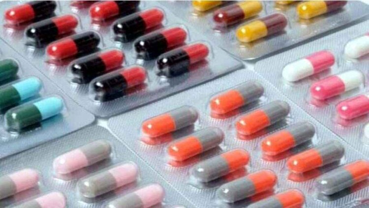 3 मेडिकल स्टोर के लाइसेंस सस्पेंड, अनियमितता पर DM की फटकार के बाद ड्रग विभाग का बड़ा एक्शन, कई स्टोर्स को नोटिस जारी, शहर में मचा हड़कंप