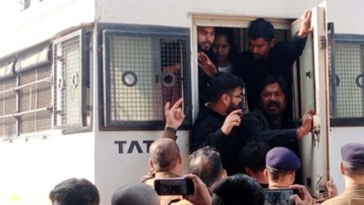 बदले जाएंगे कई जिला और ब्लॉक अध्यक्ष, भर्ती घोटाले में गृह मंत्री इस्तीफा दें -दीपक बैज, काला झण्डा दिखाने से पहले सभी कांग्रेसी गिरफ्तार
