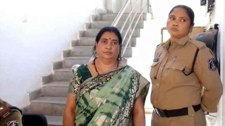 जिंदा दंपति को  मृत्यु प्रमाणपत्र बनाकर जमीन बेचने का आरोप, पुलिस ने धोखाधड़ी की आरोपी महिला को गिरफ्तार कर भेजा जेल