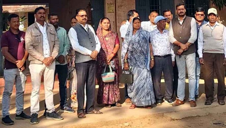 छुरा जनपद पंचायत में बड़ा शक्ति प्रदर्शन, प्रभारी सीईओ सतीश चन्द्रवंशी के समर्थन में सरपंच, सचिव व कर्मचारी संघ एकजुट