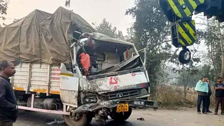 अज्ञात वाहन की ठोकर से तीन लोगों की दर्दनाक मौत, दो घायल, हालत नाजुक, इधर माजदा को हाइवा ने मारी जोरदार टक्कर, ड्राइवर की गई जान