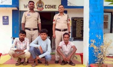गरियाबंद पुलिस की बड़ी कार्रवाई, देवभोग में 21 मवेशी बरामद और 30 लीटर अवैध शराब जब्त, दोनों मामलों में 5 आरोपी गिरफ्तार होकर पहुंचे जेल