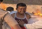 प्रदेश में बढ़ रहे अपराध से बेकाबू हुआ जनाक्रोश, रेप कांड के खिलाफ प्रदर्शन के दौरान पुतला दहन में भड़की आग, आग की लपटों की चपेट में आए जवान