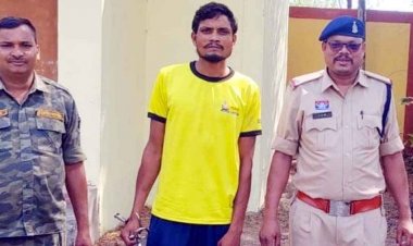 धमतरी शादी समारोह में लूट की वारदात का खुलासा, मुख्य आरोपी समेत 4 गिरफ्तार, तीन नाबालिग भी वारदात में शामिल, मोटरसाइकिल और कैंची जब्त
