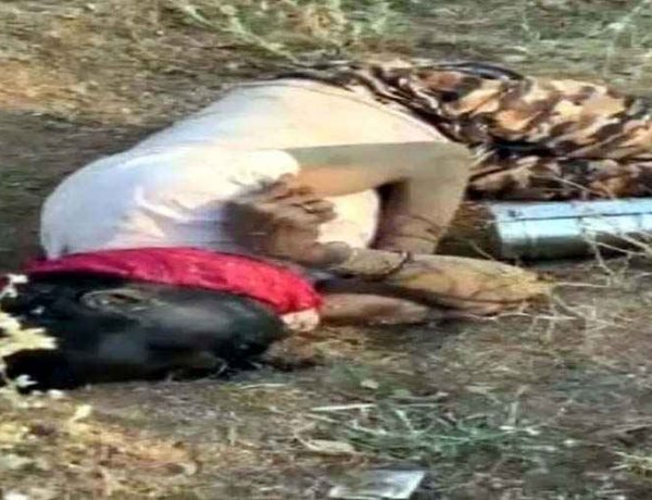 सड़क किनारे मिली हाईवा ड्राइवर की लाश, गांव में दहशत का माहौल, लोगों में तरह तरह की चर्चाएं, हत्या या हादसा?, पुलिस हर एंगल से कर रही मामले की जांच