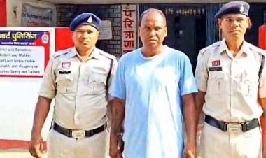 सरकारी स्कीम में फर्जीवाड़ा, फर्जी आय प्रमाण पत्र बनाकर बेटी को दिलाया योजना का लाभ, गरीब छात्रों का हक मारने वाला शिक्षक चमर साय गिरफ्तार