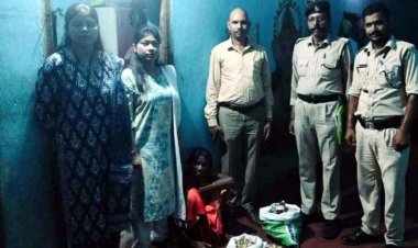 अवैध शराब पर लगातार वार, नवापारा में महिला के घर दबिश देकर देसी मसाला शोले जब्त, शहर में मचा हड़कंप, तस्करी के खिलाफ अभियान रहेगा जारी