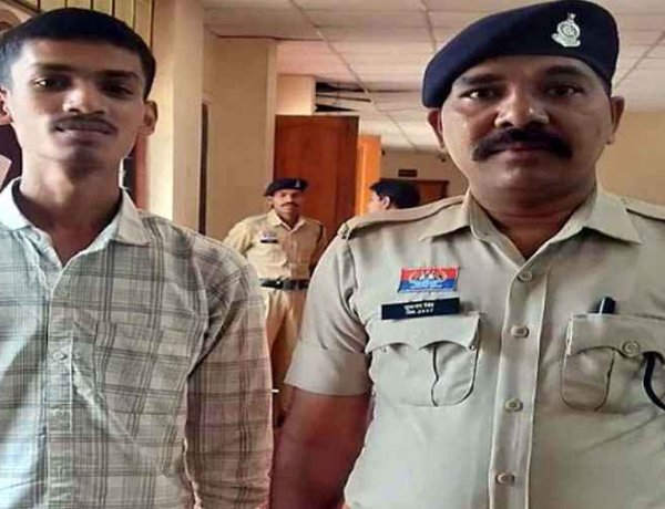 छत्तीसगढ़ बोर्ड 12वीं हिंदी पेपर सोशल मीडिया में वायरल, 3000 रुपये में छात्रों को प्रश्नपत्र उपलब्ध, मास्टरमाइंड आरोपी वेणू जंघेल को गिरफ्तार