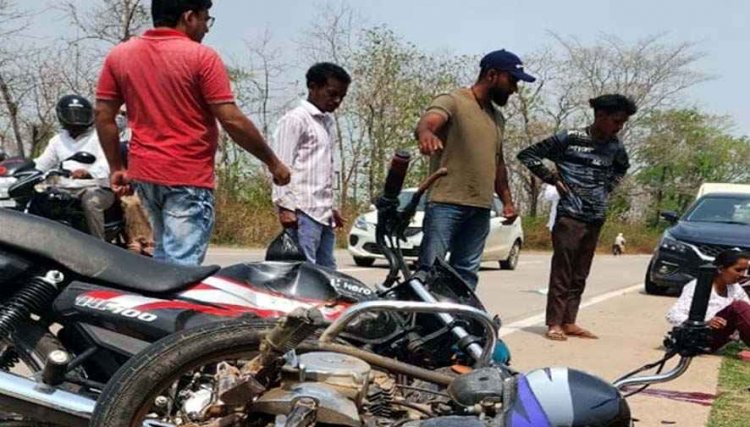 नेशनल हाईवे पर आमने-सामने से भिड़ी तेज रफ्तार दो बाइक, 2 युवकों की मौत, महिला सहित दो गंभीर, अस्पताल में भर्ती, एक मृतक की नहीं हुई पहचान