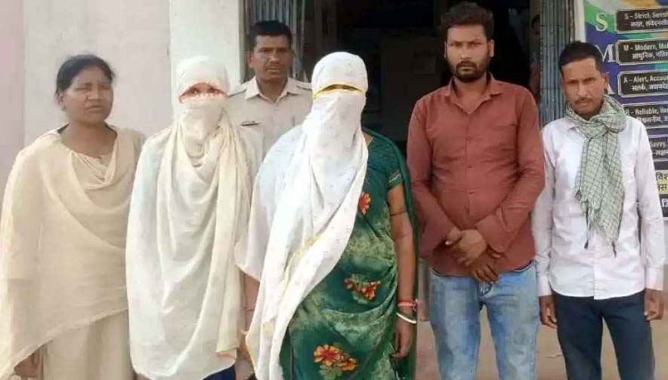 बढ़ई को रस्सी से बांधकर बेरहमी से मारपीट, वीडियो सोशल मीडिया पर जमकर वायरल होने के बाद पुलिस ने पड़ोसी परिवार के 4 लोगों को किया गिरफ्तार