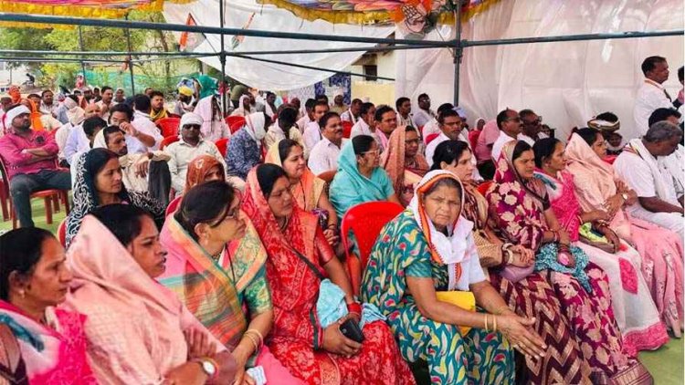 महंगाई और जनसमस्याओं को लेकर कांग्रेस का अभनपुर SDM कार्यालय घेराव कर जोरदार प्रदर्शन, जाकर नारेबाजी, कार्यकर्ताओं और ग्रामीणों की मौजूदगी