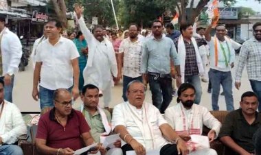 महंगाई और बिजली दरों के विरोध में कांग्रेस का जोरदार प्रदर्शन, विद्युत् विभाग का किया घेराव, जमकर नारेबाजी, अमितेश शुक्ला का वीडियो हो रहा वायरल