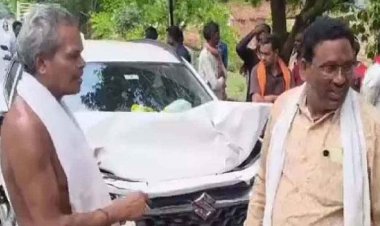 भीषण सड़क हादसा: दो कारों की आमने-सामने जोरदार टक्कर, एक की मौके पर मौत, 4 लोगों की हालत नाजुक, दोनों वाहन के उड़े परखच्चे