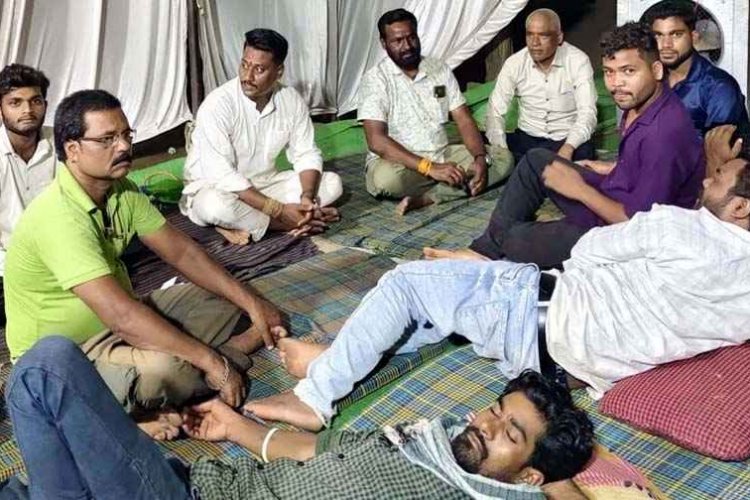 कसडोल में अतिक्रमण हटाने की कार्रवाई का भारी विरोध, प्रभावित व्यापारियों का अनिश्चितकालीन भूख हड़ताल शुरु, रात्रि विश्राम के साथ आंदोलन रहेगा जारी
