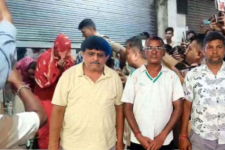 आइसक्रीम शॉप की आड़ में सेक्स रैकेट का भंडाफोड़, लॉज में पुलिस की रेड, आपत्तिजनक हालत में मिले 2 युवक&3 लड़कियां, 80 कंडोम पैकेट जप्त
