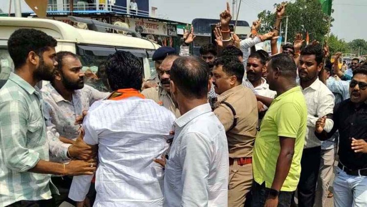 मुख्यमंत्री साय के कार्यक्रम से पहले पाण्डुका में कांग्रेस का बड़ा प्रदर्शन, विधायक रोहित साहू को काला झंडा दिखाने निकले सैकड़ों कार्यकर्ता गिरफ्तार