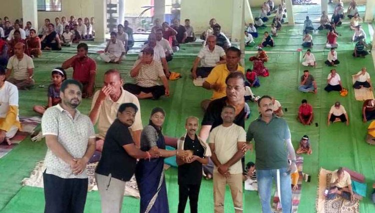अंतरराष्ट्रीय योग दिवस पर गुलाब गार्डन में कराया गया योगाभ्यास, योगाचार्य डॉक्टर रमेश कुमार सोनसायटी -योगा हमें अनुशासन सिखाती है