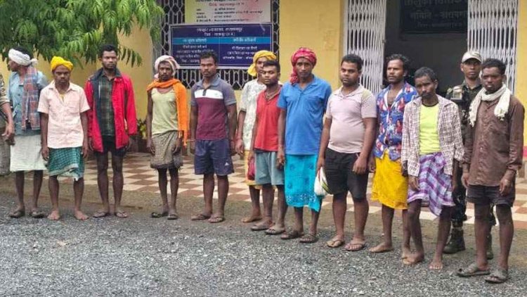 छत्तीसगढ़ में गौ वंश की हत्या कर मांस पकाकर खाने वालों पर पुलिस की बड़ी कार्यवाही, पका हुआ गोश्त, खाल, पैर, पूंछ के टुकड़े और हथियार जप्त
