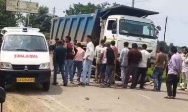 भीषण सड़क हादसा, नवोदय विद्यालय के पास तेज रफ्तार हाईवा ने दो  मोटरसाइकिल सवारों को कुचला, एक की दर्दनाक मौत, दो गंभीर, इलाज जारी