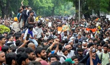 संसद मार्च के दौरान बरसी लाठियां, सैकड़ों घायल, हिरासत में 70 प्रदर्शनकारी, राहुल-प्रियंका- प्रधानमंत्री युवा-विरोधी, खड़गे- छात्रों पर आंसू गैस-लाठीचार्ज क्यों?