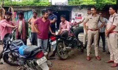 नई शराब दुकान खोलने पहुंची आबकारी टीम को महिलाओं ने घेरा!, सड़क पर किया धरना-प्रदर्शन, आंदोलन की चेतावनी, समर्थन में उतरे भाजपा के पूर्व मंत्री