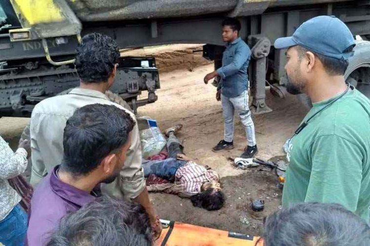 ट्रेलर की टक्कर से बाइक सवार युवक&युवती की मौत, एक युवक गंभीर, इलाज जारी, मृतकों के परिवार में शोक का माहौल, वाहन जप्त, जांच में जुटी पुलिस
