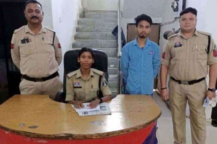 व्हाट्सएप से छेड़छाड़ कर पर्सनल वीडियो और फोटो स्टेटस अपलोड, विरोध करने पर दी जान से मारने की धमकी, बदनाम करने की साजिश, आरोपी प्रशांत गिरफ्तार
