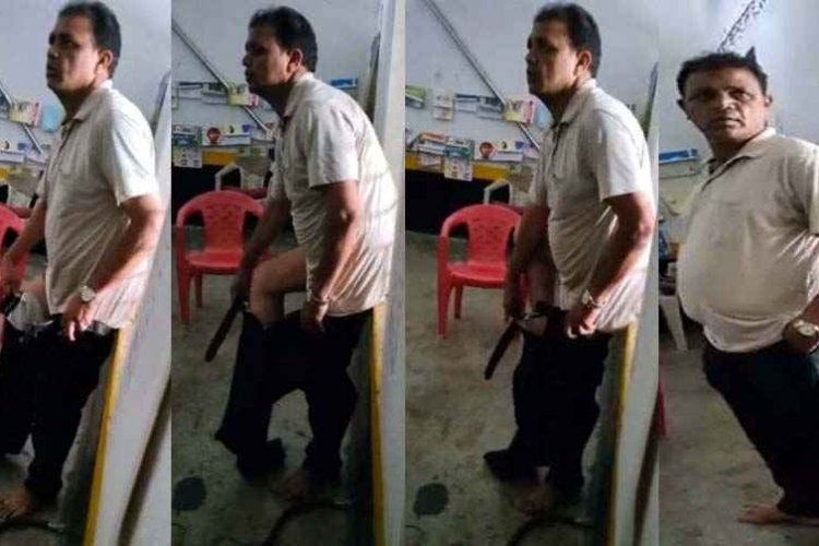 हेडमास्टर की अश्लील हरकत!, स्कूल समय के दौरान टी&शर्ट और अंडरवियर में बैठे मिले प्रधान पाठक, मचा हड़कंप, छात्राओं की शिकायत पर पुलिस कार्रवाई