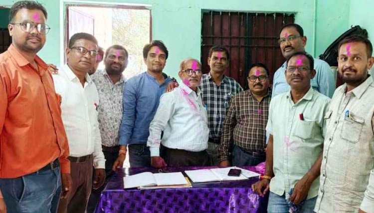 गोबरा नवापारा तहसील के राजस्व पटवारी संघ का चुनाव संपन्न, उत्तम चंद्राकर अध्यक्ष और नरेंद्र साहू बने उपाध्यक्ष, कार्यकारिणी की घोषणा