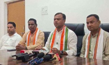 कांग्रेस प्रदेश अध्यक्ष दीपक बैज का गरियाबंद में फूल-मालाओं और आतिशबाजी से ऐतिहासिक स्वागत, बोले- प्रदेश की प्रशासनिक व्यवस्था पूरी तरह फेल