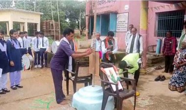पंचायत भवन में झंडा फहराने के दौरान सरपंच से जातिगत भेदभाव का आरोप, पूरे गांव में आक्रोश का माहौल, SDM और पुलिस में शिकायत, कार्रवाई की मांग