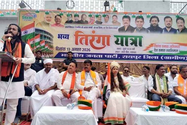 तिरंगे के रंग में रंगा नवापारा: भव्य तिरंगा यात्रा में शामिल हुए मंत्री और विधायक समेत जनप्रतिनिधि और सैकड़ों नागरिक, सड़कों पर उमड़ा जनसैलाब