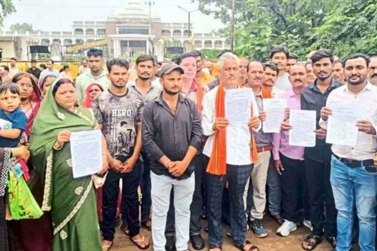 कोटवारी भूमि पर ढाबे को लेकर जमकर बवाल, सरपंच&उपसरपंच समेत 3 के खिलाफ एफआई आर दर्ज, ग्रामीणों ने लगाया अवैध कब्जे का आरोप