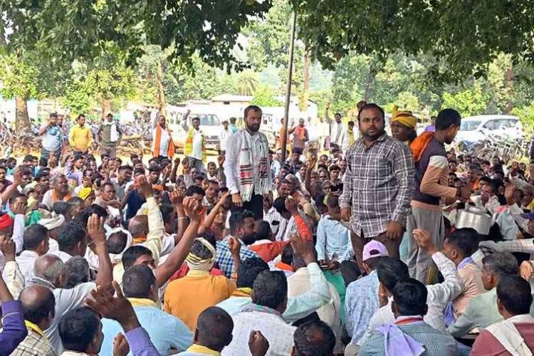 128 गांव के लोगों का कोकड़ी में जुटा जनसैलाब, 5 हजार ग्रामीणों की भलाई के लिए बैठक में विस्थापन और हक&अधिकार पर लिया बड़ा फैसला