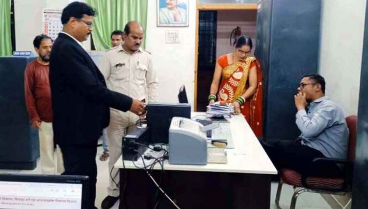 अदालती आदेश की अनदेखी पड़ी भारी, मुआवजा नहीं मिला तो आदिवासी विकास विभाग कार्यालय की चल संपत्ति कुर्क करने वारंट हुआ जारी