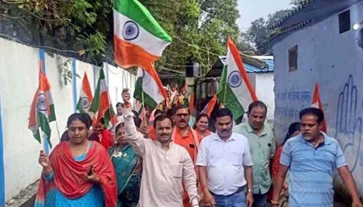भाजपा नेताओं की तिरंगा यात्रा में नजर आया उल्टा तिरंगा, फोटो वायरल, सोशल मीडिया पोस्ट को लेकर भी चर्चा, राष्ट्रीय ध्वज के सम्मान को लेकर उठ रहे सवाल