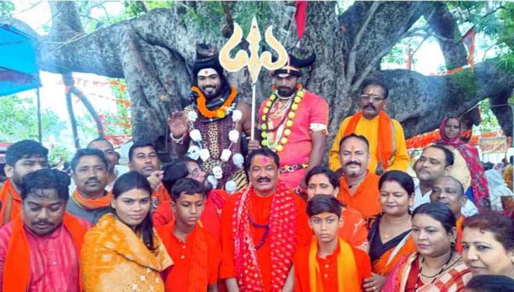 अभनपुर विधायक इंद्र कुमार साहू ने सपत्नीक निकाली भव्य पंचकोशी यात्रा, हजारों शिवभक्त हुए शामिल, गरियाबंद में बरसते पानी में कांवड़ियों की सेवा ने जीता दिल