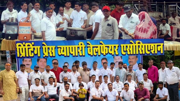 नवापारा राजिम में प्रिंटिंग प्रेस एसोसिएशन का सावन उत्सव संपन्न, पंडित श्यामा चरण शुक्ल चौक पर किया विशाल भंडारे का आयोजन