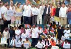 चीनी की महंगाई पर कांग्रेस का सत्याग्रह, पूर्व विधायक के नेतृत्व में सड़क पर उतरे कांग्रेसी, केंद्र सरकार के खिलाफ खोला मोर्चा, एक दिवसीय धरना-प्रदर्शन
