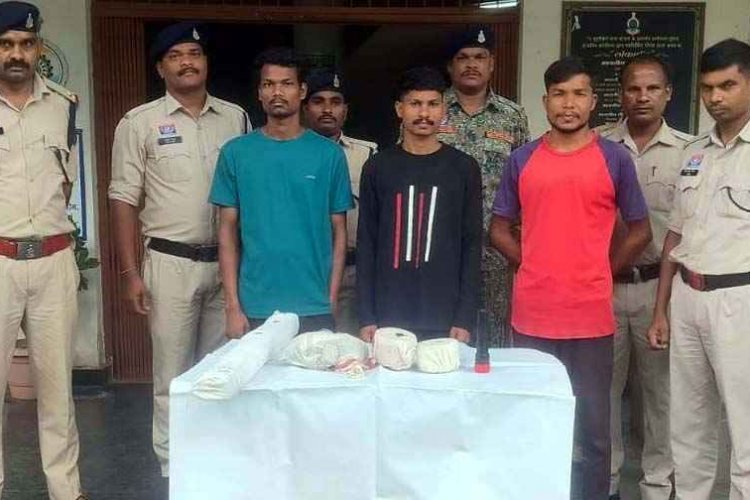 जादू&टोना के शक में बुजुर्ग को बेरहमी से उतारा मौत के घाट, लकड़ी के पट्टे से जानलेवा हमला, शव फेंककर फरार, PM रिपोर्ट से खुला राज, 3 आरोपी गिरफ्तार