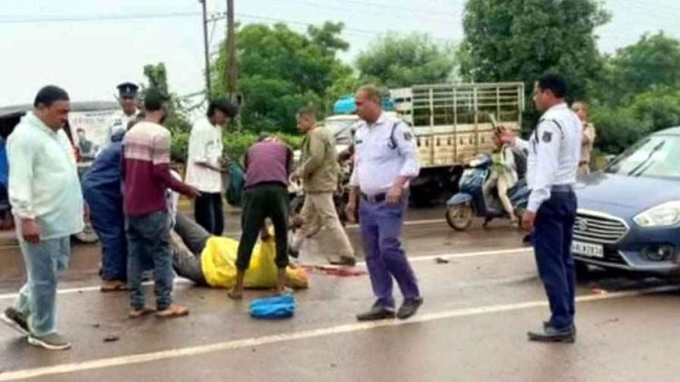 टोल प्लाजा के पास सड़क हादसे में रेलवे कर्मचारी की मौत, अज्ञात वाहन ने बाइक को मारी टक्कर, दुसरा घायल, अस्पताल में भर्ती, पुलिस खंगाल रही CCTV