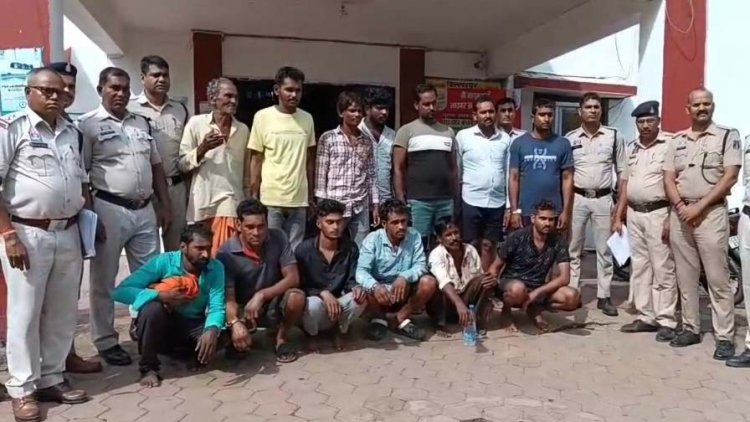 गणेश उत्सव के दौरान DJ पर नाचने को लेकर खुनी बवाल, चाकू-तलवार से हमले में युवक की मौत, पिता-भाई सहित 4 लोग घायल, नाबालिग समेत 14 गिरफ्तार