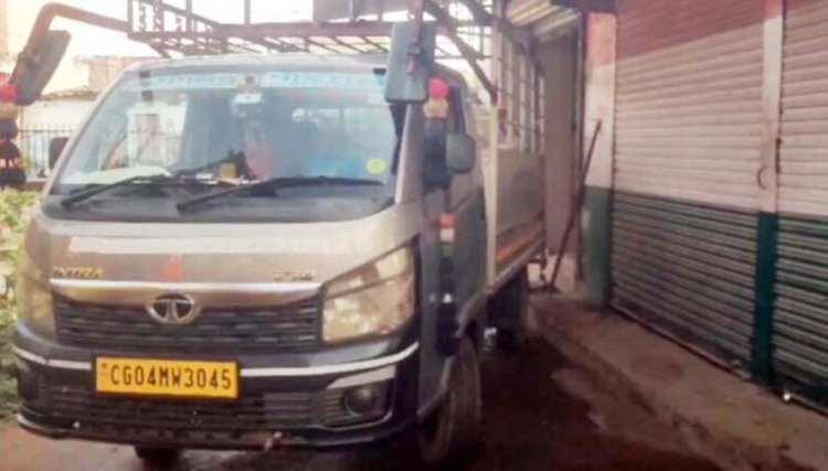 नवापारा में पीडीएस चावल पर बड़ा सवाल, राशन दुकान के बाहर पकड़ी गई PDS चावल से भरी पिकअप, कांग्रेस पार्षदों ने लगाया बेचने का आरोप, वीडियो वायरल
