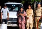 गांजे की तस्करी करते मां-बेटे को किया गिरफ्तार, 12 लाख से ज्यादा का माल जब्त, इधर बैरिकेड्स तोड़कर भागे तस्कर, फिर पानी में समा गई अर्टिगा, आरोपी फरार