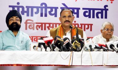 प्रधानमंत्री के 25 साल की उपलब्धियां गिनाते रहे नेता, मोदी सरकार की योजनाओं का बखान के बीच अस्पतालों पर सवाल आते ही प्रेसवार्ता से उठे स्वास्थ्य मंत्री!
