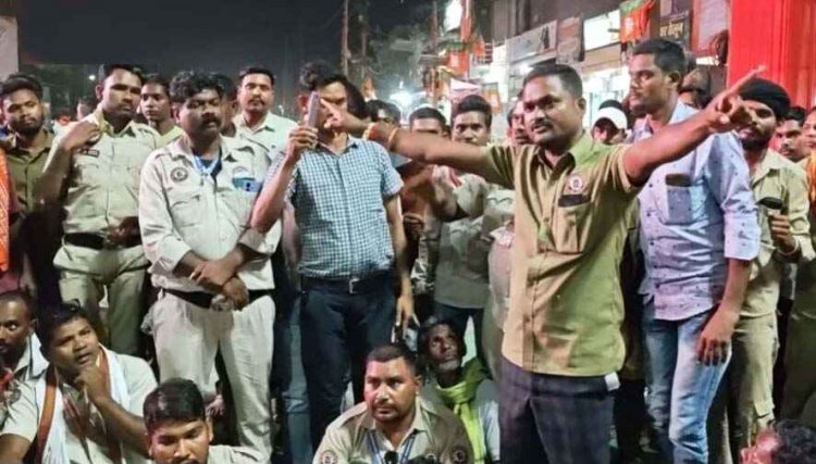 पुलिस की कार्रवाई में 4 आरोपी गिरफ्तार, बस की डिक्की से 67.842 किलो गांजा बरामदगी पर ड्राइवर संघ ने उठाये सवाल, तिरंगा चौक पर चक्काजाम