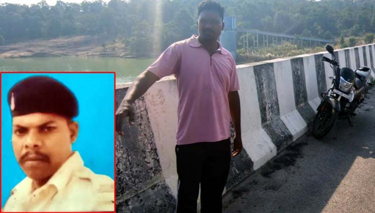 आरक्षक ने लगाई नदी के पुल में छलांग, महकमे में मचा हड़कंप, बाइक के पास मिले आईडी कार्ड और मोबाइल, तलाश में जुटी एसडीआरएफ की टीम