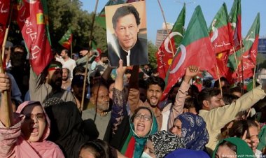 नवाज शरीफ की वतन वापसी के एलान के बीच पाकिस्तान के पूर्व प्रधानमंत्री इमरान खान की हिरासत दो हफ्ते बढ़ाई गई