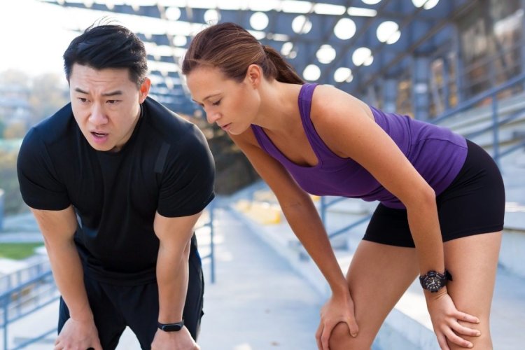 सीढ़ियां चढ़ते ही फूलने लगती है आपकी सांस, यह किस बीमारी का संकेत, यहां जानें